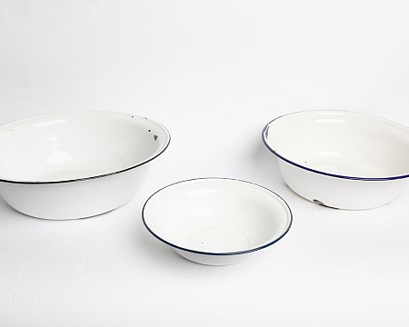 Dish in Enamel Small (priced individually)